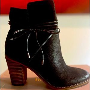 FrancoSarto black ankle boot, distressed suede leather. 3 1/2 in heel w/zipper.
